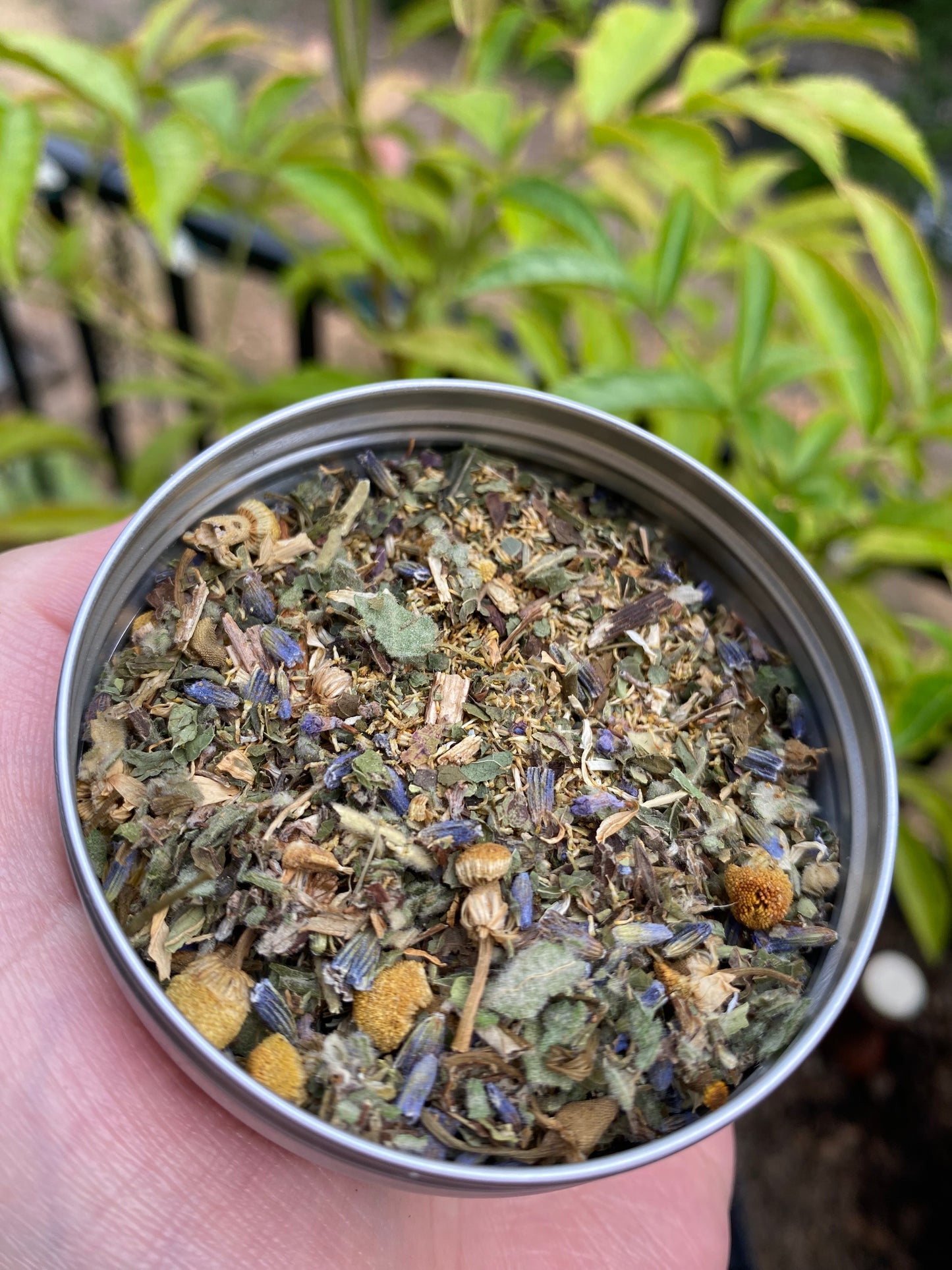 relaxing herbal smoking blend